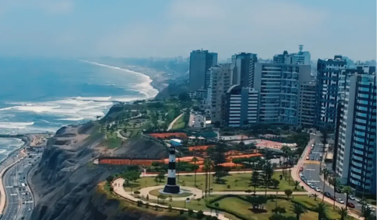 APEC2024 A01 - Promesas de crecimiento entre realidades ocultas