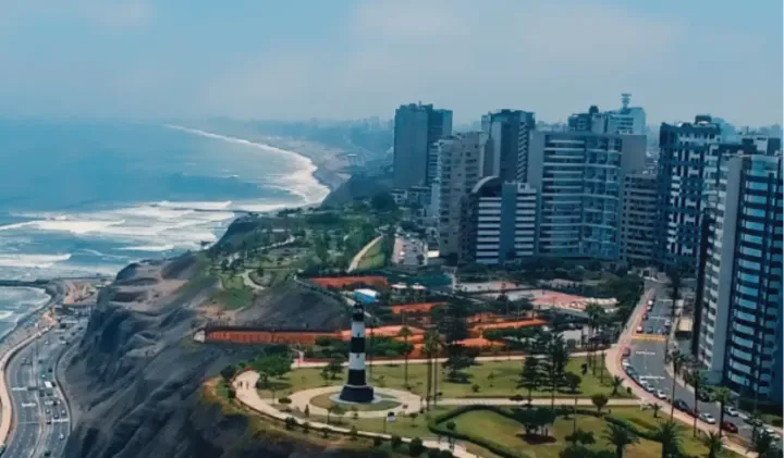 APEC2024 A01 - Promesas de crecimiento entre realidades ocultas