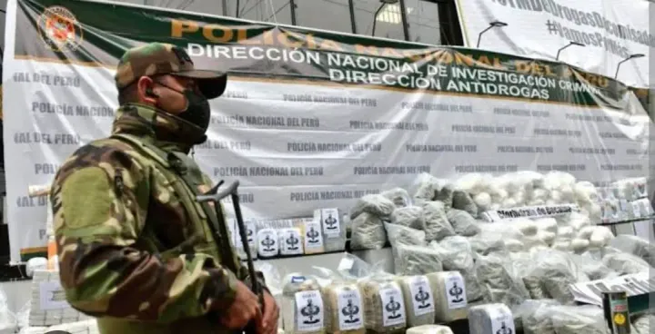 (EC-004) EL NARCOTRÁFICO: AMENAZA MULTIDIMENSIONAL